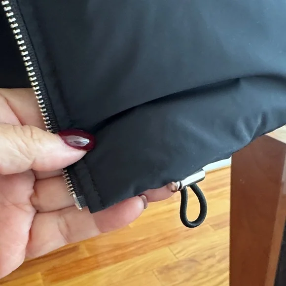 Theory  
Women’s Matte Black Puffer Vest size large - Picture 8 of 9